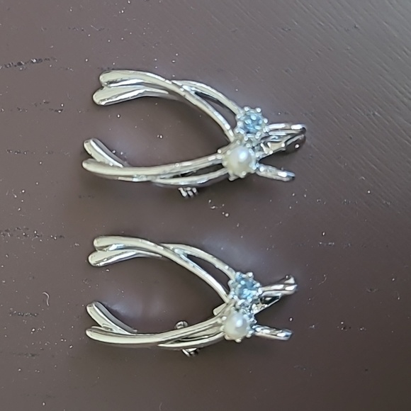 Pair (2) Double wishbone with blue rhinestone with faux pearl brooch pin. - Picture 2 of 5